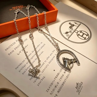 Hermès Equestrian Arc Horseshoe Pendant Necklace