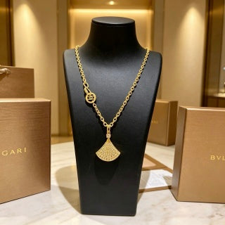 Bvlgari Divas’ Dream Gold Pendant Necklace – Timeless Italian Elegance