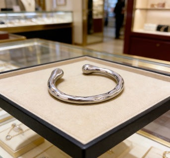 Gucci Sculpted Organic Curve Silver Cuff Bracelet